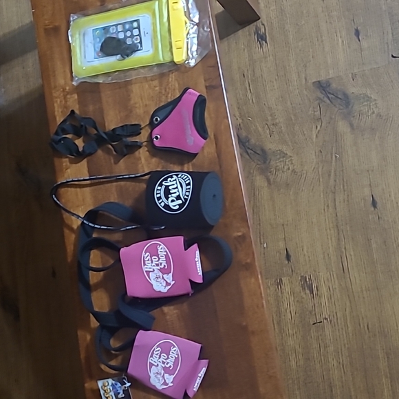 Bass Pro Shops Other - Koozie hands free bundle